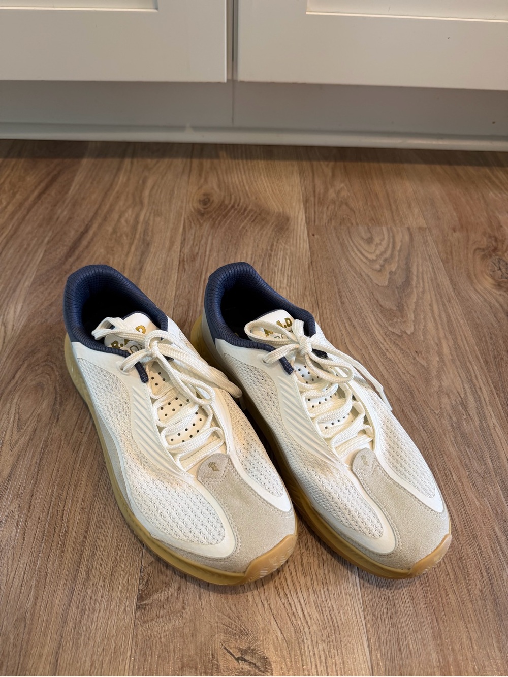 Women’s Rad Global Trainers, size 9 - Picture 3 of 5